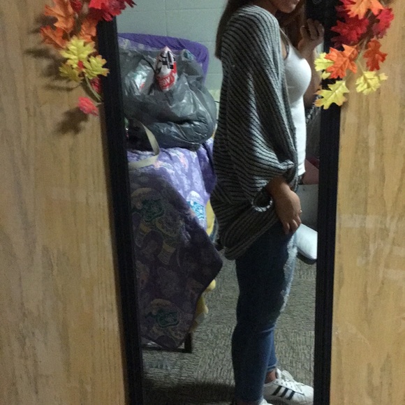 Cardigan - Picture 2 of 4